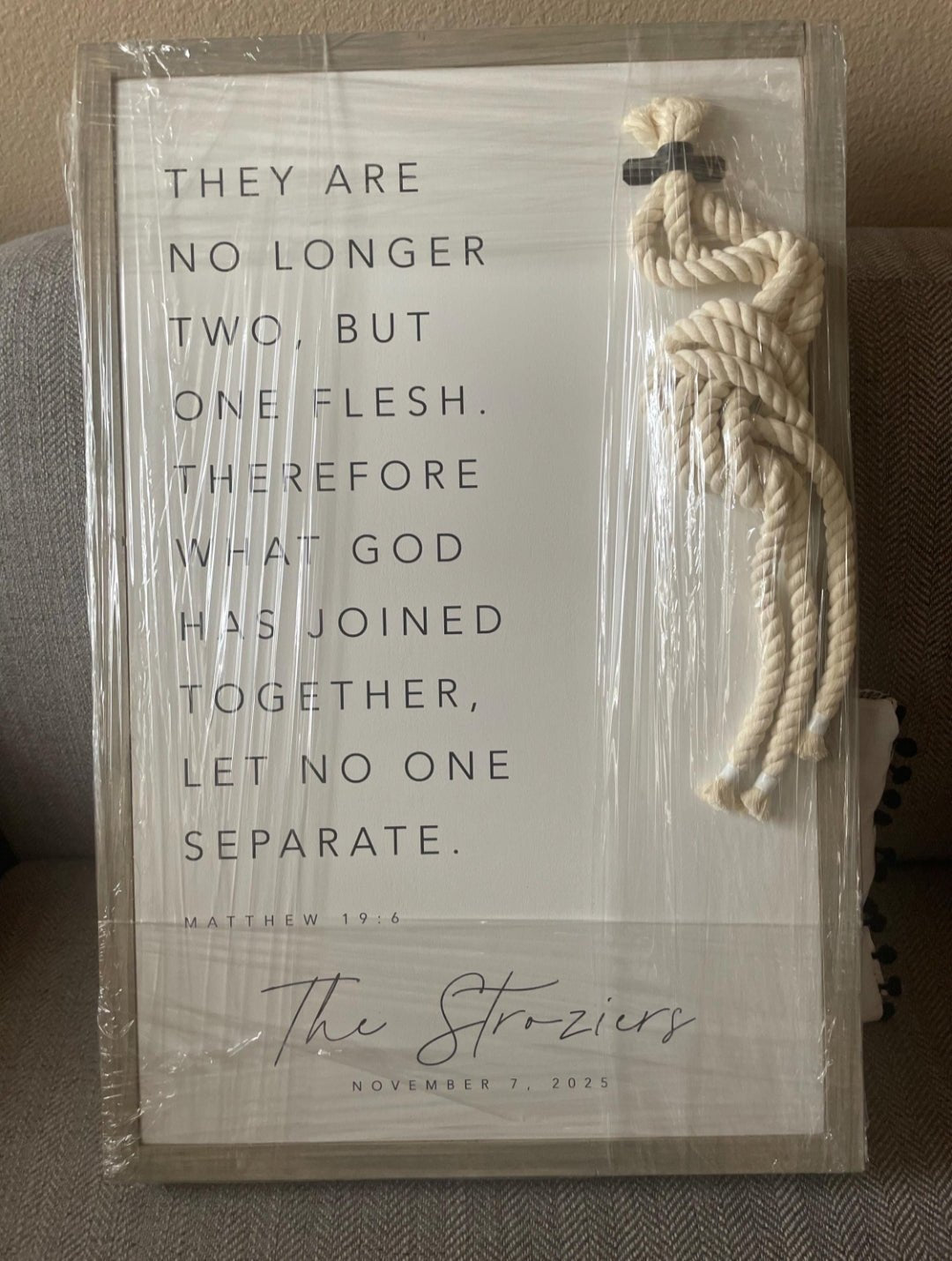 Personalized Wedding Frame with Notes – Elegant Keepsake Gift for Newlyweds - Huecasa