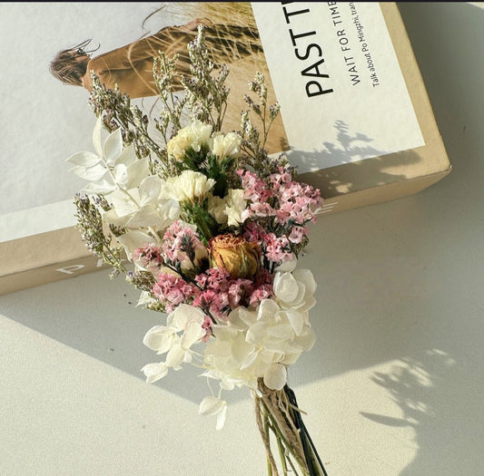 Mini Dried Flowers – Elegant Natural Décor for Gifts, Frames & Home Styling - HuecasaDried 2
