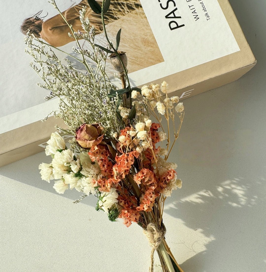 Mini Dried Flowers – Elegant Natural Décor for Gifts, Frames & Home Styling - HuecasaDried 4
